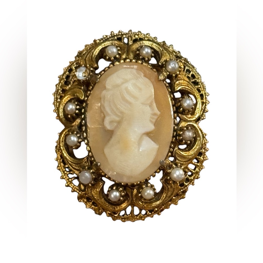 Florenza Gold Tone Carved Shell Cameo Pendant Brooch, Signed